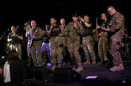DVE UNIFORMI ENA PESEM 43 FOTO LJUBO VUKELIČ